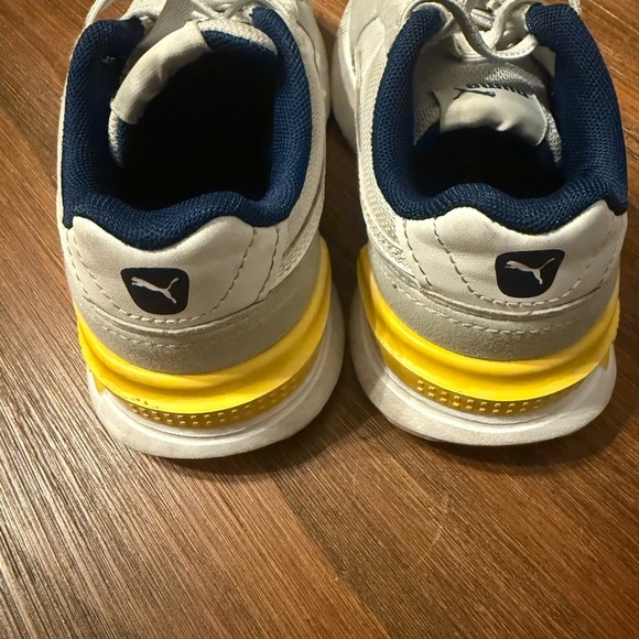 Puma Kids Slip On shoes  color White/Yellow/Gray size 12 - Picture 4 of 9